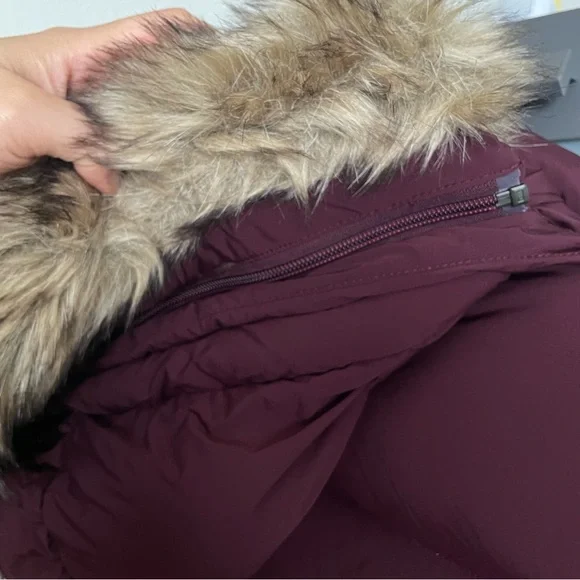 Aritzia The Group Babaton Park City Long Puffer Jacket in Burgundy Size XXS - Picture 6 of 6